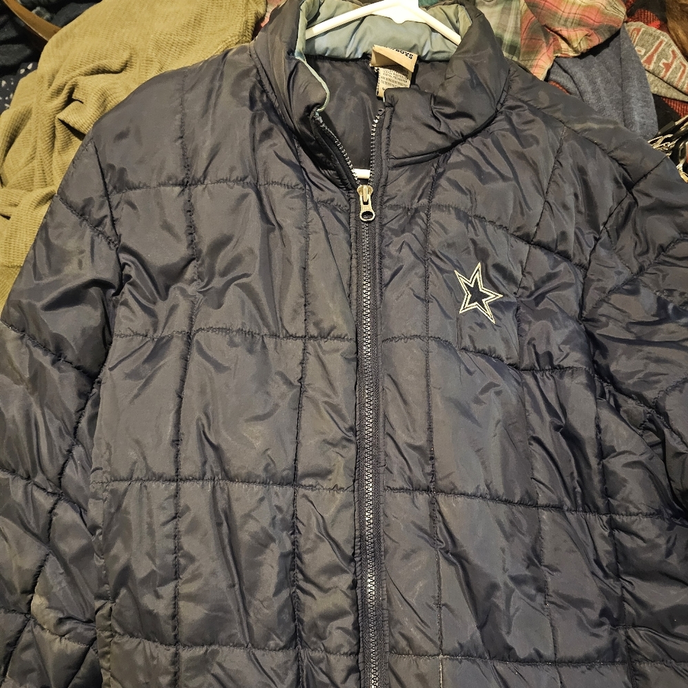 Womens XL Dallas Cowboys puffer jacket.
